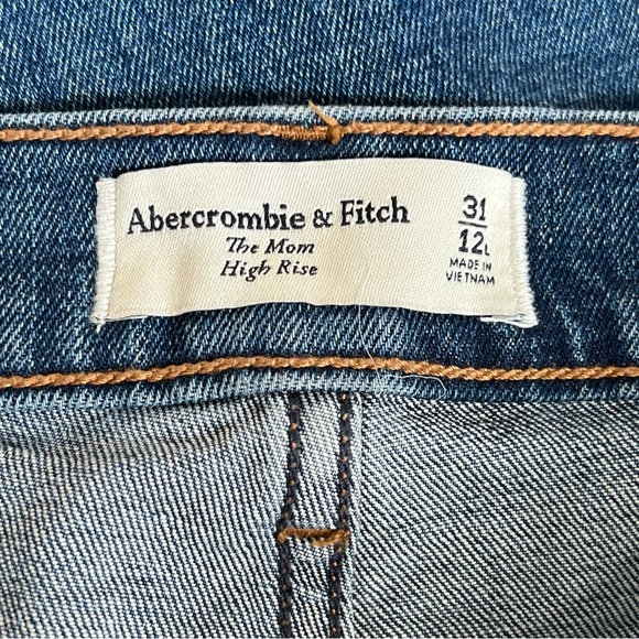 Abercrombie & Fitch - High Rise Mom Jean - Size 31 - Picture 12 of 15